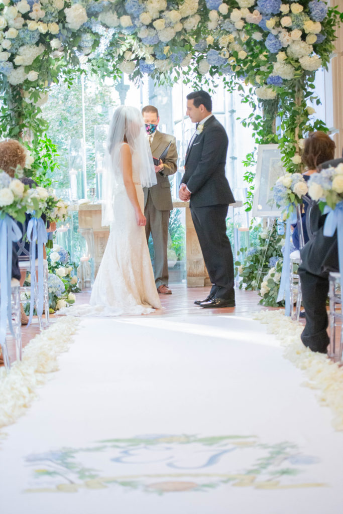 A closer look at the ceremony. Todd Events planned abeautiful affair with a three-week timeline.  (Photo by Thisbe Grace McWilliams)