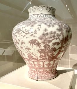 A large Chinese vase with Ombre effect