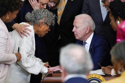 Opal Lee at White house signing ceremony. AP Photo by Evan Vucci