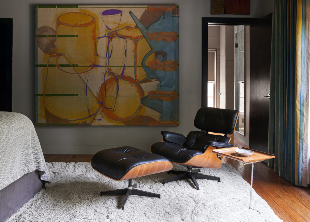 In the bedroom are a painting by Fort Worth architect Joe Self and an Eames chair and ottoman from Herman Miller. (Photo by Pär Bengtsson)