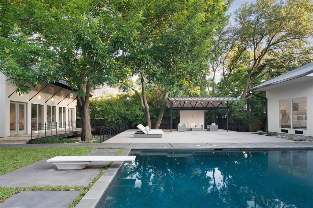 The pool and cabana are a minimalist's dream. 