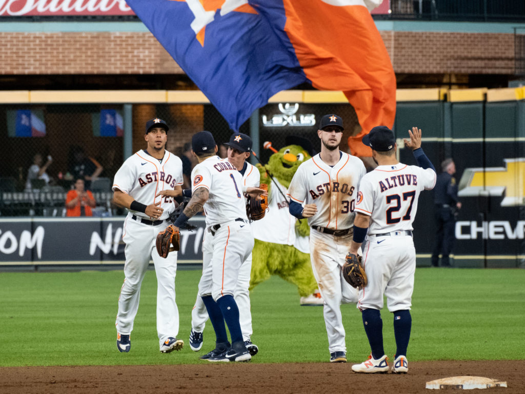 Houston Astros beat the Cleveland Indians at Minute Maid Park