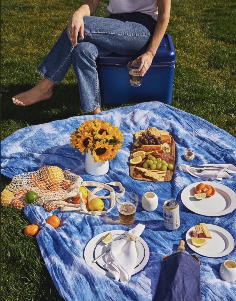 Social Studies outdoor partying (Photo by Shana Jade Trajanoska)