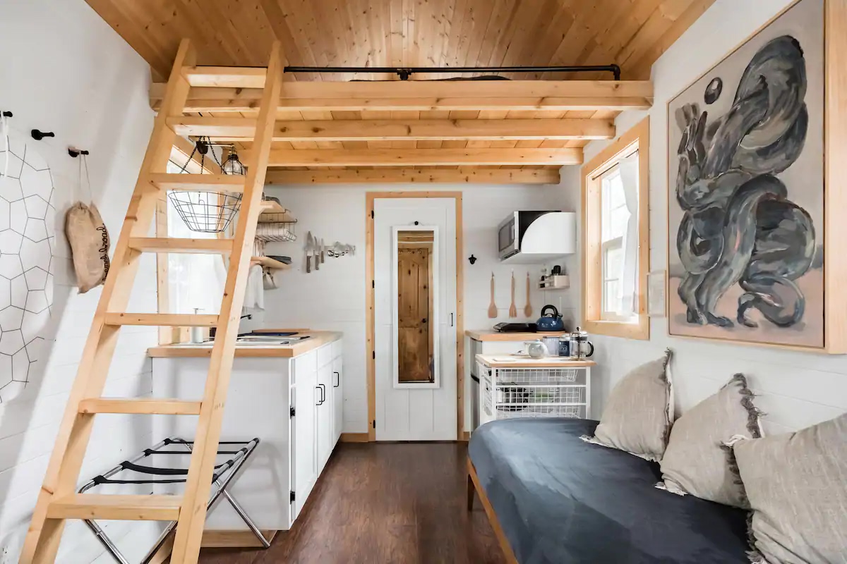 Tiny House in Wooded Backyard Near Bishop Arts District