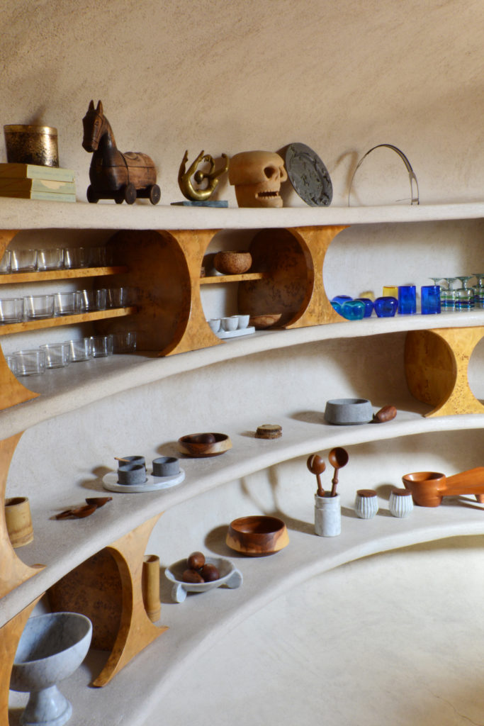 The curvaceous pantry at Casa Orgánica. (Photo by Pia Riverola and Arquitectura Orgánica)
