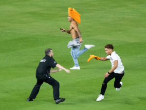 Astros fans run field cowboy