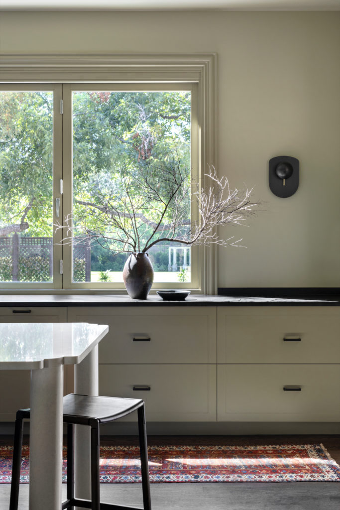 A Georgian-style kitchen by Studio 6F (Photo by Aimée Mazzenga)