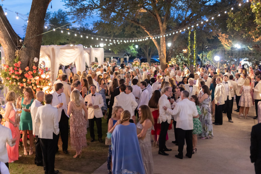 Guests enjoyed a dream-potion bottle of Veuve Clicquot that swirled with edible gold glitter (Photo by Sterling Steves for Sterling FX)