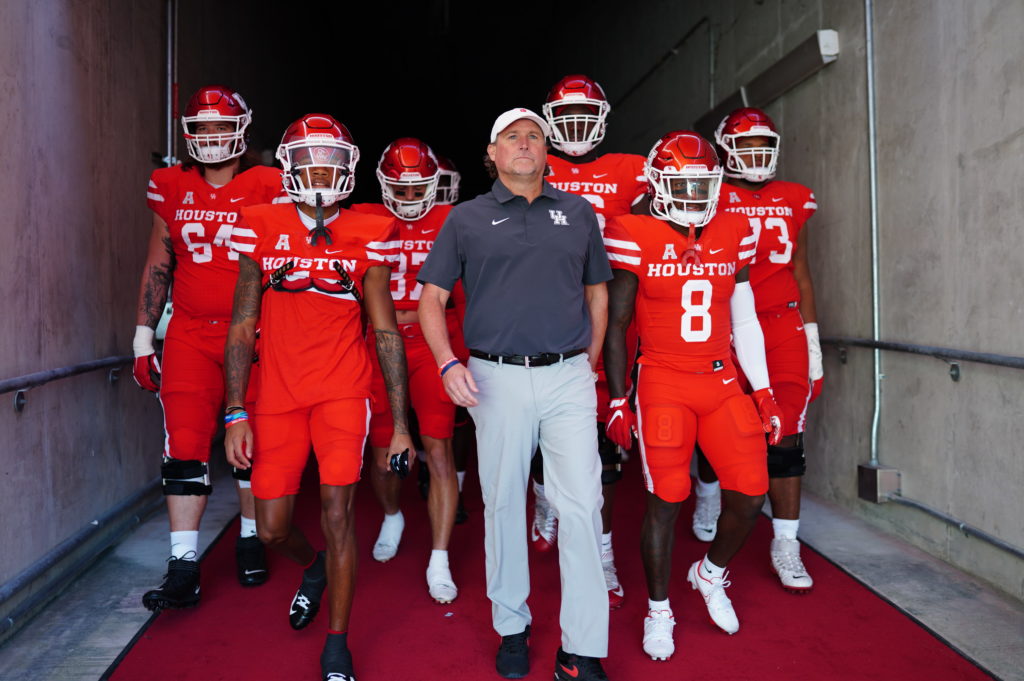 Dana Holgorsen and UH football find themselves still riding a winning streak. (@UHCougarFB)
