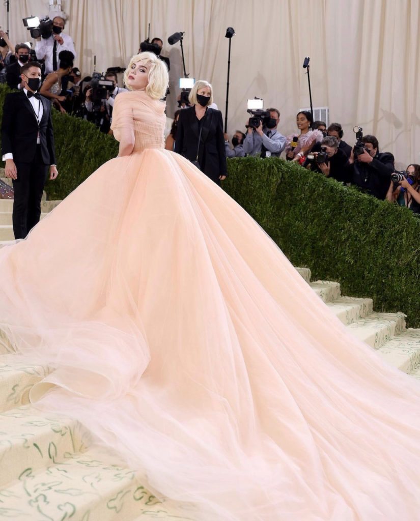 Bllie Eilish channels Hollywood glam in a peach Oscar de la Renta gown with long tulle train. (Instagram:@billieeilish)