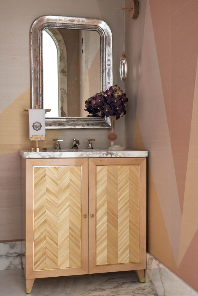  A lacquered hallway by Mary Beth Wagner Interiors. (Photo by Stephen Karlisch)
