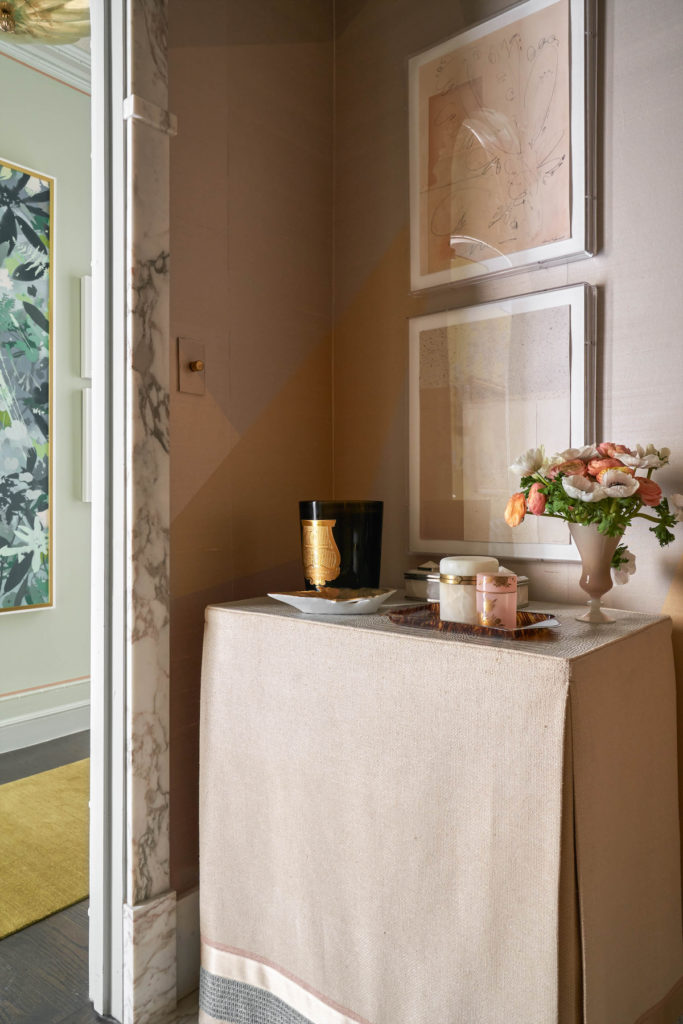  A lacquered hallway by Mary Beth Wagner Interiors. (Photo by Stephen Karlisch)