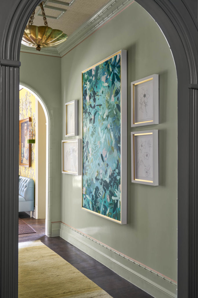  A lacquered hallway by Mary Beth Wagner Interiors. (Photo by Stephen Karlisch)