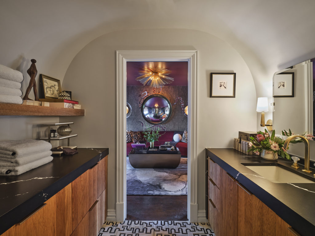 A cosmopolitan office area by Pulp Design Studios (Photo by Stephen Karlisch)