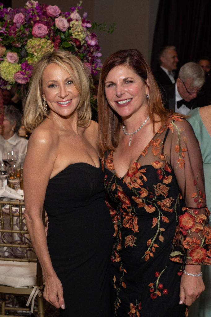Cynthia Wolff, Leslie Siller at the Houston Symphony Opening Night Concert & Dinner (Photo by Wilson Parish) 