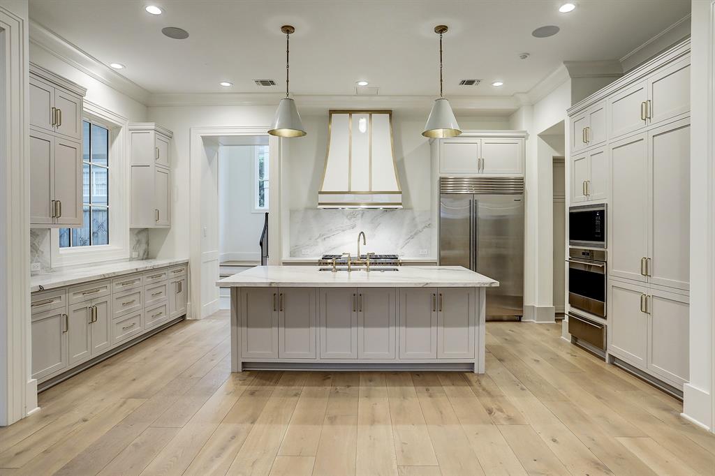 The state-of-the-art kitchen at 3659 Meadow Lake Lane.