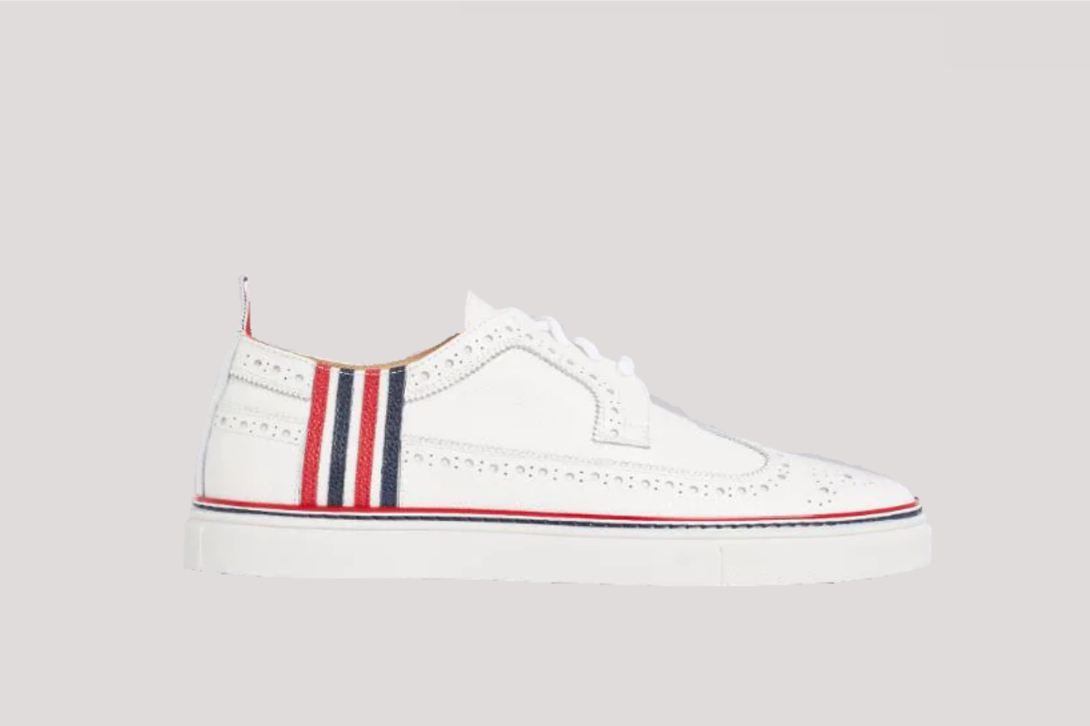 thom-browne-white-pebbled-4-bar-brogue-sneaker_14121764_20658643_800