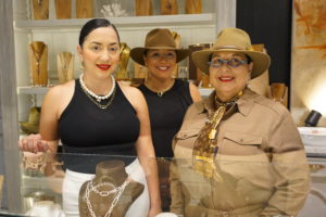 06_Michelle Peach, Melissa Garcia, Mandy Garcia (Photo by Vivian Arcidiacono)