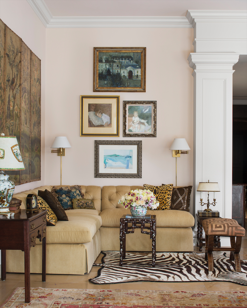 A custom banquette designed by Minton creates a cozy conversation nook. (Photo: Emily Minton Redfield)