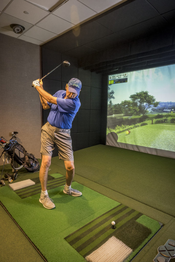 Amenities at Windrose Tower Residences include an indoor virtual golf simulator. 