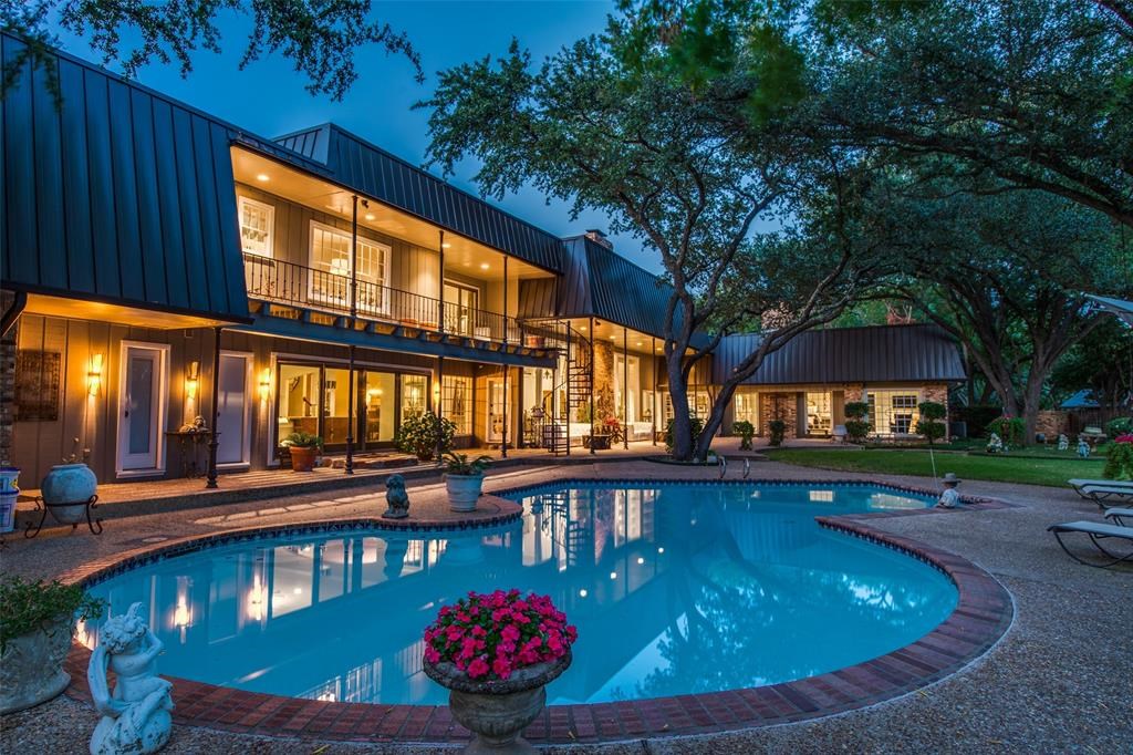 722 Stefani Drive in Preston Hollow