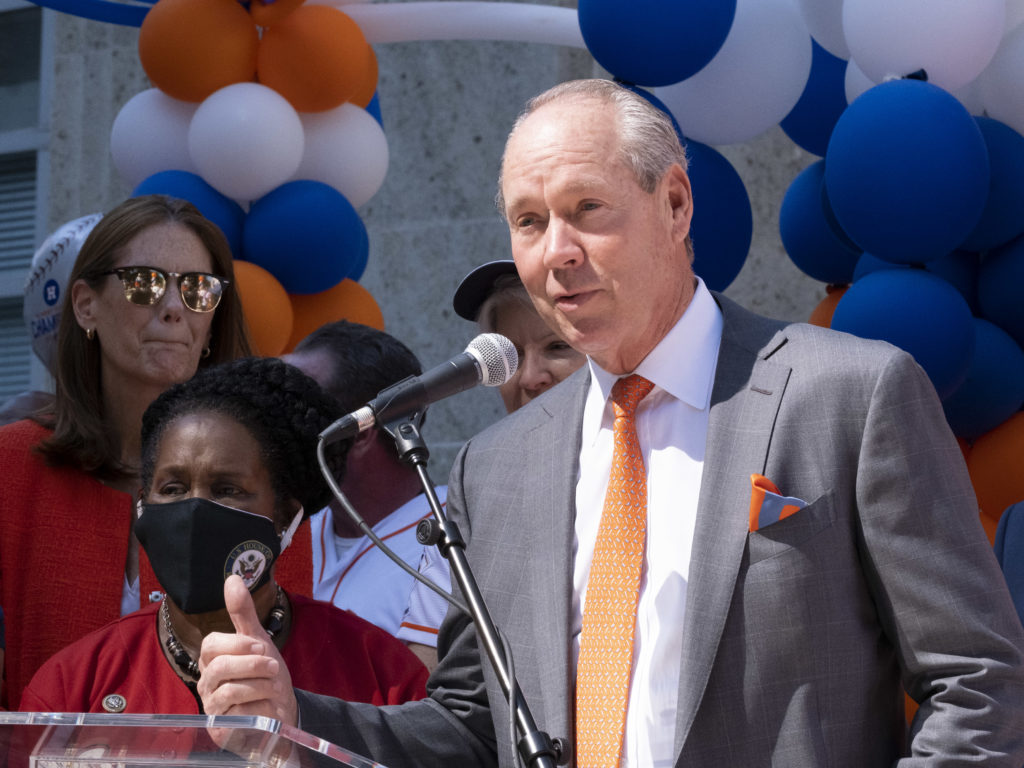 Astros Owner and Chairman Jim Crane, Astros General Manager James Click, Astros alums Jeff Bagwell and Jose Cruz, mascot Orbit and the Coca-Cola Shooting Stars will join Houston Mayor Sylvester Turner at City Hall to kick off the postseason celebration at