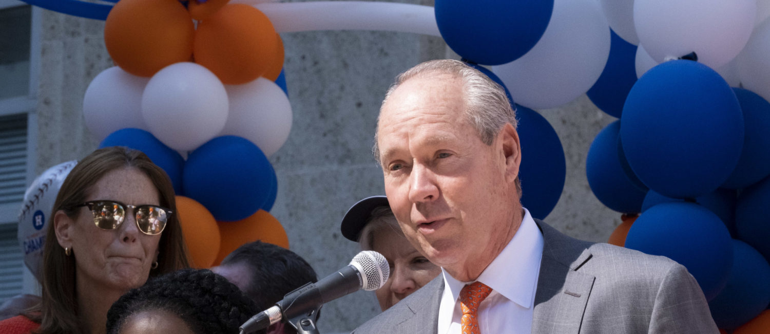 Astros Owner and Chairman Jim Crane, Astros General Manager James Click, Astros alums Jeff Bagwell and Jose Cruz, mascot Orbit and the Coca-Cola Shooting Stars will join Houston Mayor Sylvester Turner at City Hall to kick off the postseason celebration at