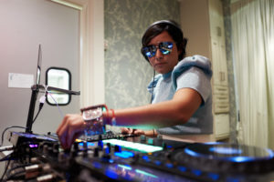 DJ RomiQ (Photo by Jonathan Zizzo)