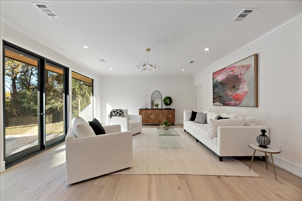 30 Hedwig Circle checks all the boxes.