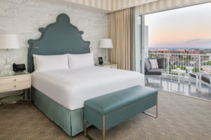 Beverly_Hilton_LAXBH_Executive_Suite_K1FOP1_Bedroom_Terrace