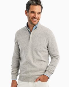 Gift Guide 2021 – Essex cashmere zip sweater in light gray from Johnnie-O