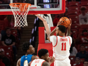 University of Houston Cougars men’s basketball team opened their 2021-2022 season with an overtime victory over the HofstraPride, complete with the presentation of a banner commemorating their trip to last season’s Final Four, Tuesday night at the Fer