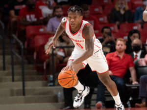 University of Houston Cougars men’s basketball team opened their 2021-2022 season with an overtime victory over the HofstraPride, complete with the presentation of a banner commemorating their trip to last season’s Final Four, Tuesday night at the Fer