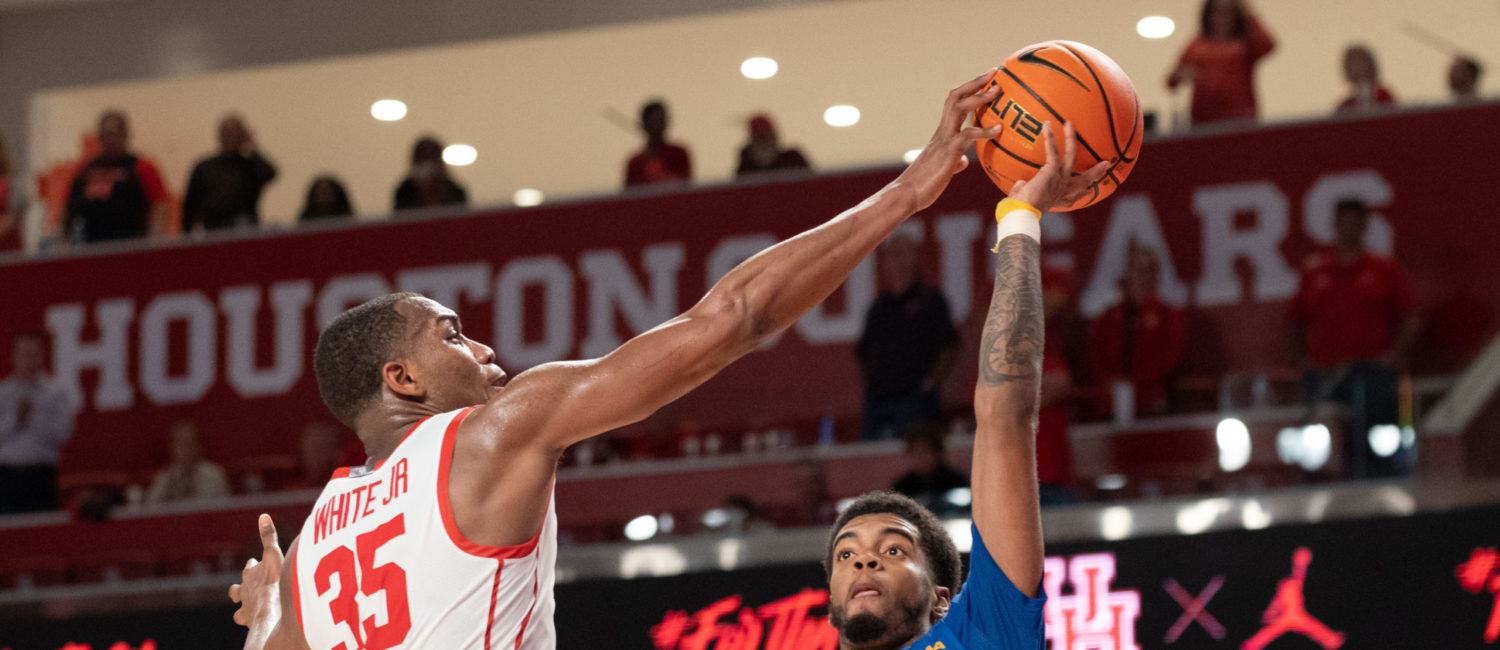 University of Houston Cougars men’s basketball team opened their 2021-2022 season with an overtime victory over the HofstraPride, complete with the presentation of a banner commemorating their trip to last season’s Final Four, Tuesday night at the Fer
