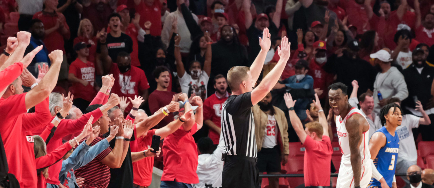 University of Houston Cougars men’s basketball team opened their 2021-2022 season with an overtime victory over the HofstraPride, complete with the presentation of a banner commemorating their trip to last season’s Final Four, Tuesday night at the Fer