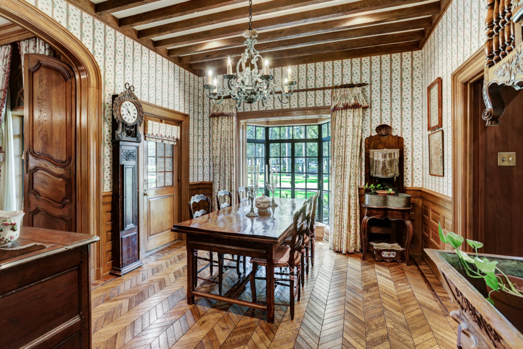 The breakfast room at 3781 Willowick (Photo by TK Images)