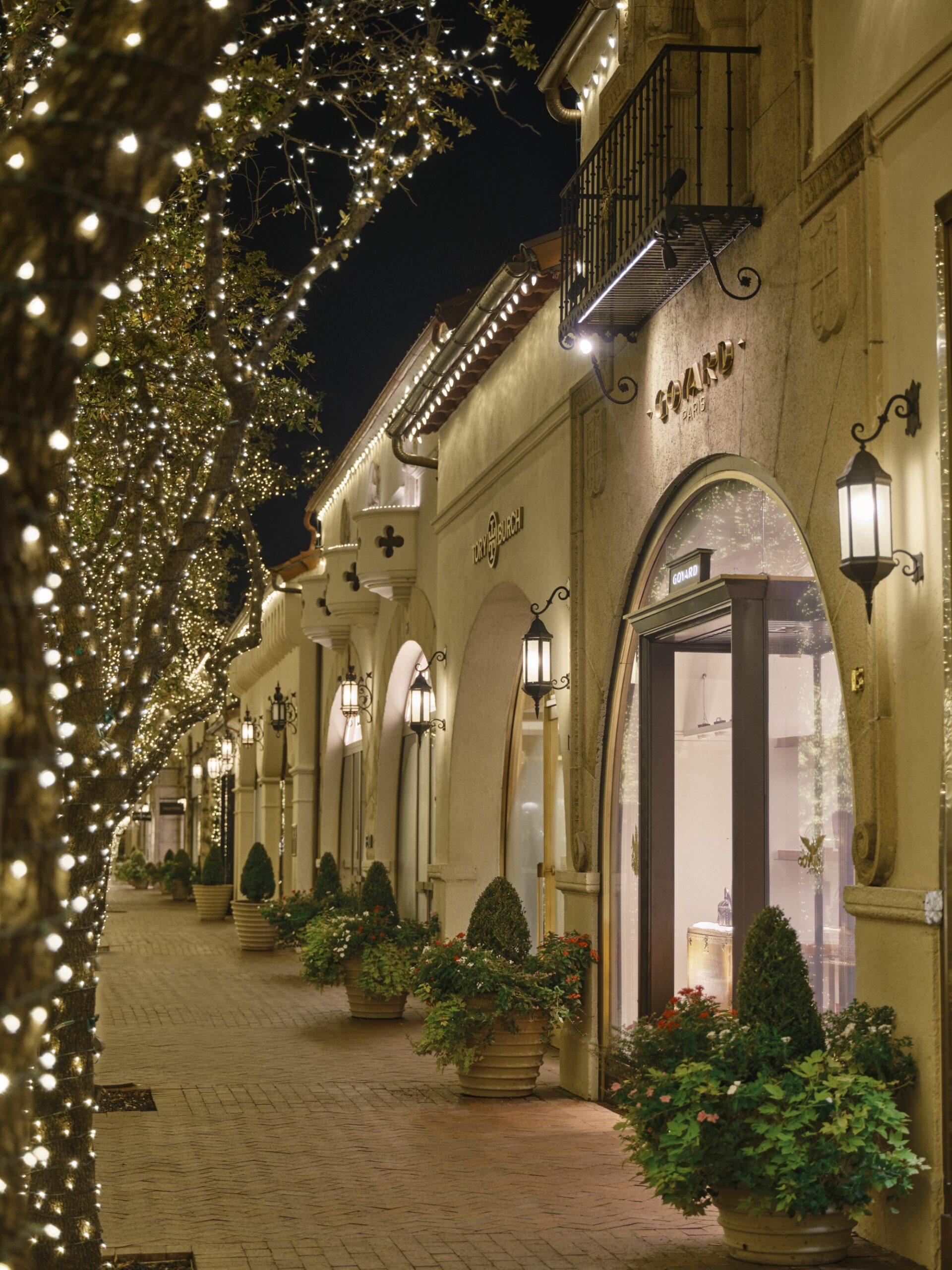 Highland Park Village's Christmas Lights Celebration & Shopping Stroll