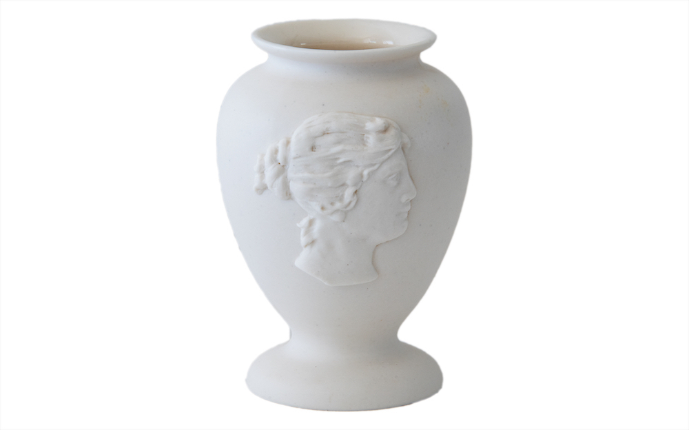 Liz Marsh Designs
hand-made porcelain flora vase, $220 (Photo by Pär Bengtsson)