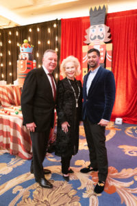 31-Richard Flowers, Lynn Wyatt and Angel Rios (Photo by Daniel Ortiz)