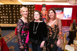 35-Diane Gendel, Honoree Beth Wolff and Cynthia Wolff (Photo by Daniel Ortiz)