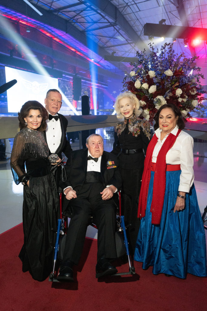 Linda McReynolds, Richard Flowers, Oscar & Lynn Wyatt, Rose Cullen at the Lone Star Flight Museum Gala honoring Oscar Wyatt. (Photo by Daniel Ortiz)