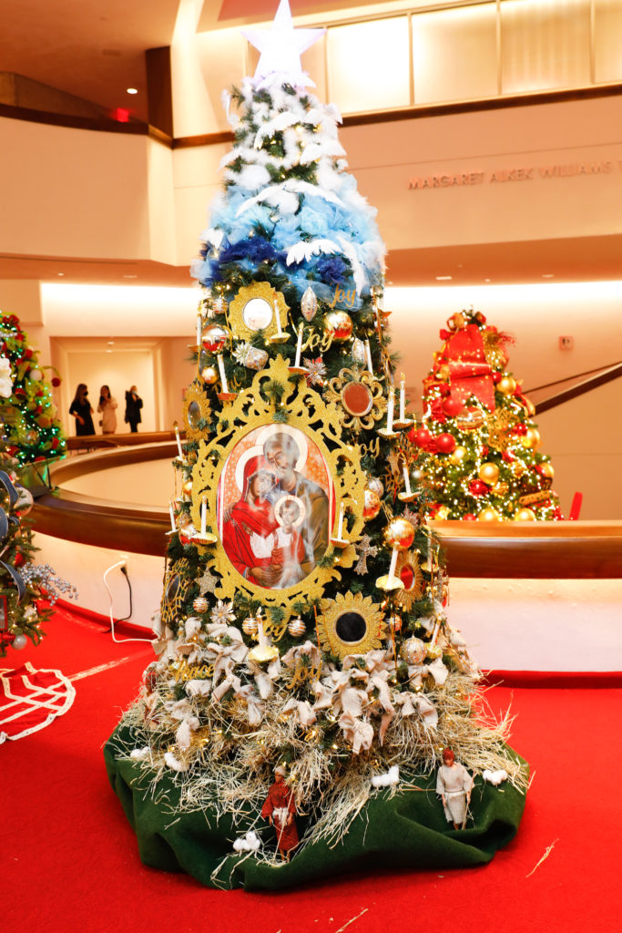 Jessica Brown and Strake Mother’s Club Tree, 'O’ Holy Night' at the Alley Theatre's 'Deck the Trees' evening (Photo by Priscilla Dickson)