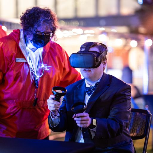 Attendeess explored arts-inspired virtually reality experiences. 