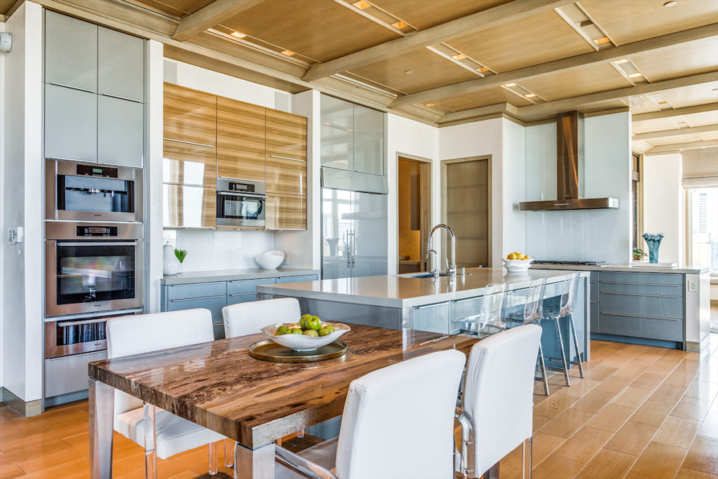 A state-of-the-art kitchen built for entertaining. (Photo by Shoot2Sell for Douglas Elliman)