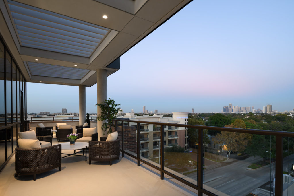 MorningStar River Oaks’ sky terrace is the type of setting you don’t expect to find at a senior living community. (Photo by Mariella & Luis Ayala)
