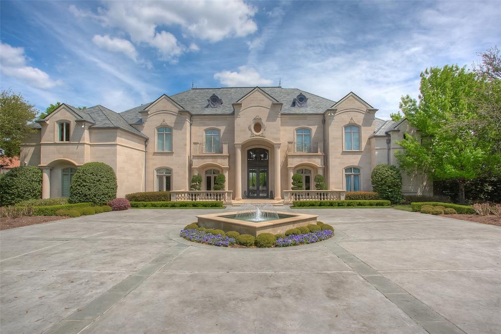 4400 Overton Crest - front entry with its lush carpark.