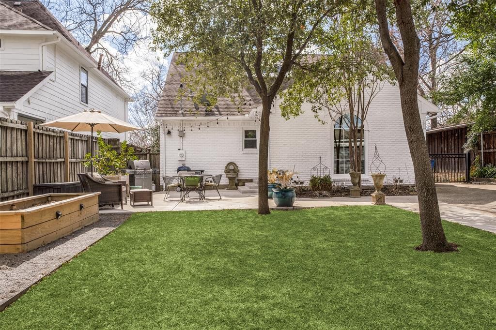 The grassy backyard is perfect for hosting. 