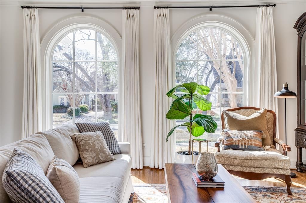 A closer look at the sleek, energy efficient Pella windows. 