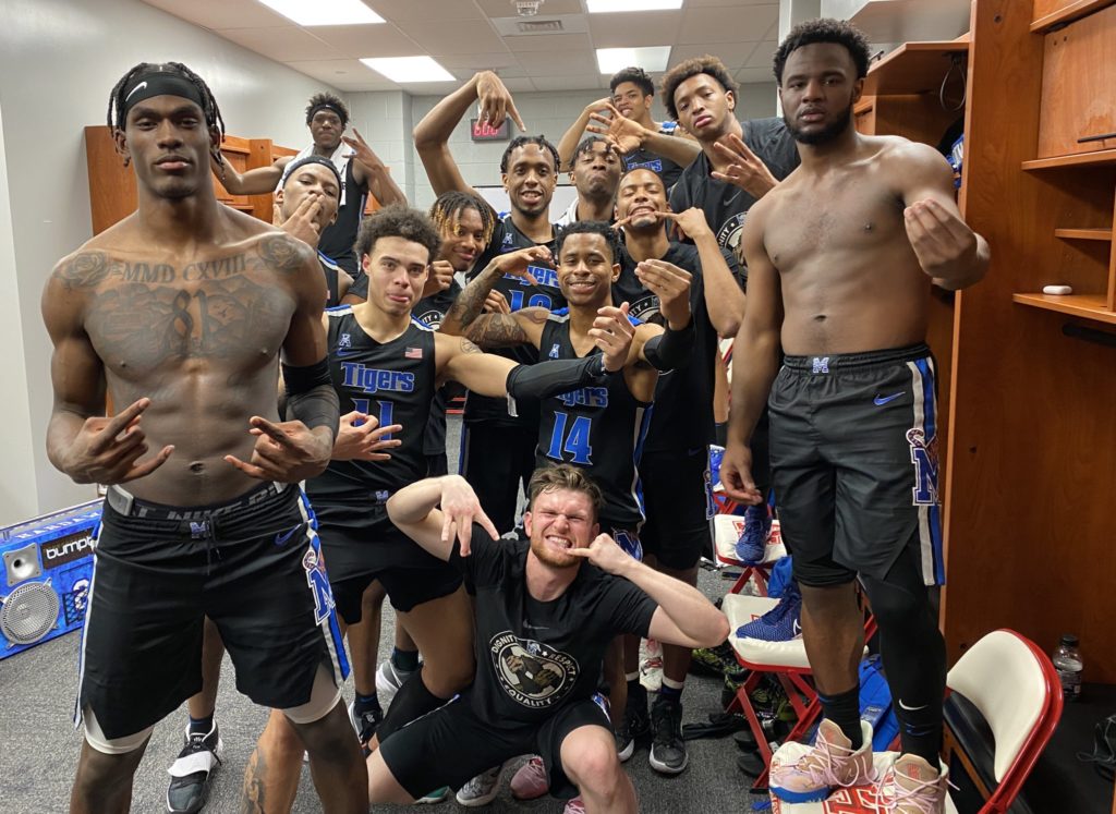 Penny Hardaway's Memphis team certainly enjoyed its time in Houston, even posing for a victory picture in the locker room. (@Memphis_MBB)