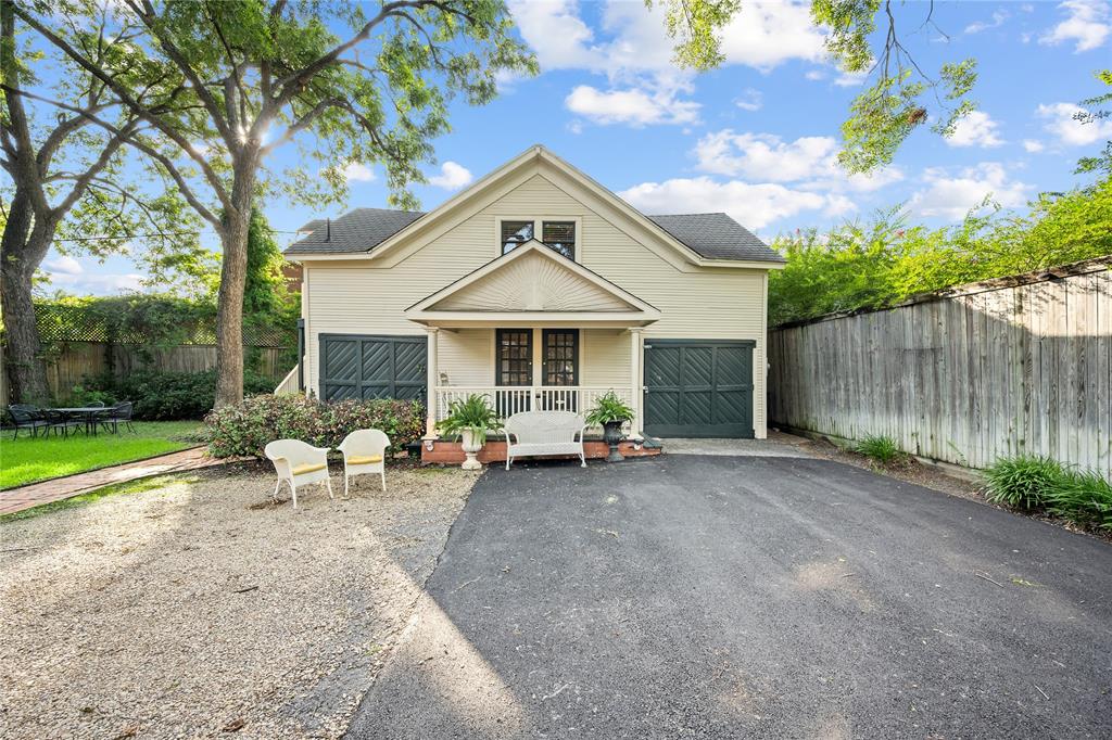 In the carriage house, you’ll find two fully renovated units — perfect for visitors or customers.